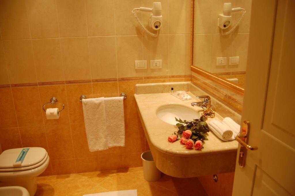 Hotel Motel Gold Calcinate المظهر الخارجي الصورة