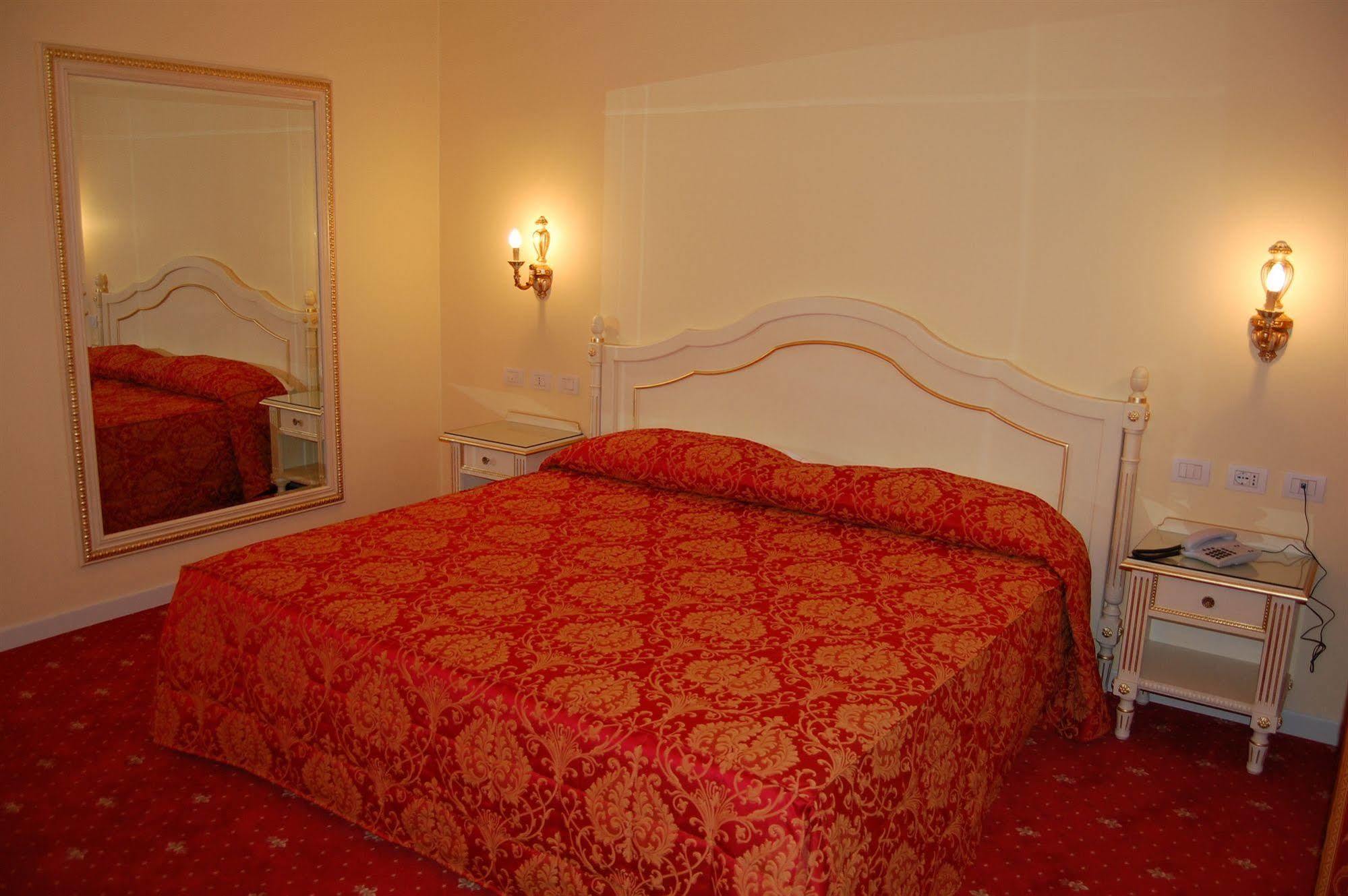 Hotel Motel Gold Calcinate المظهر الخارجي الصورة
