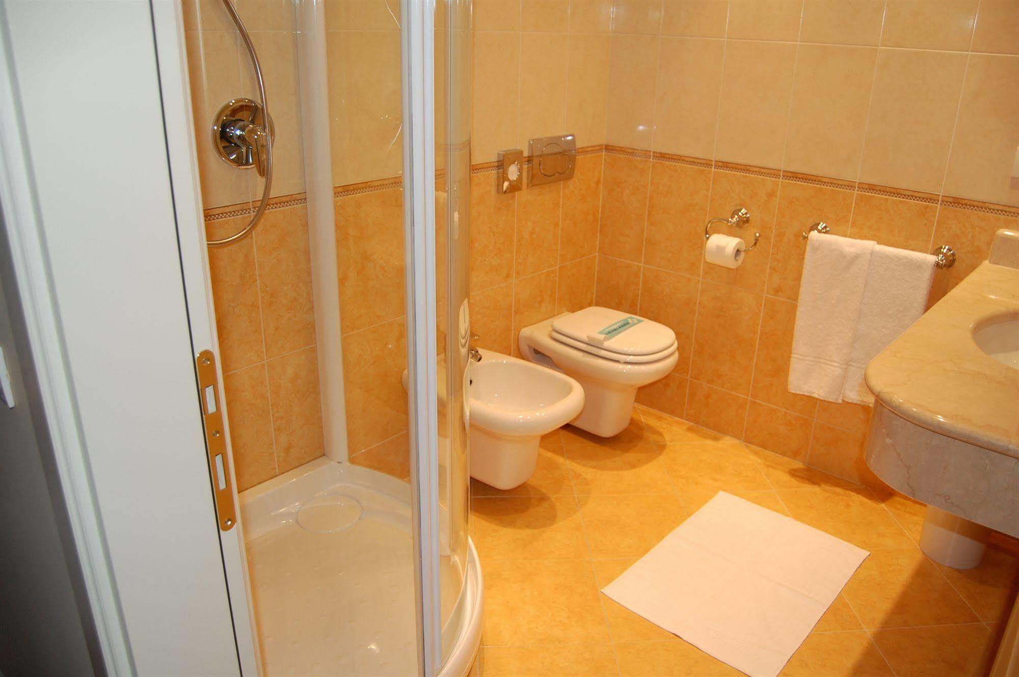 Hotel Motel Gold Calcinate المظهر الخارجي الصورة