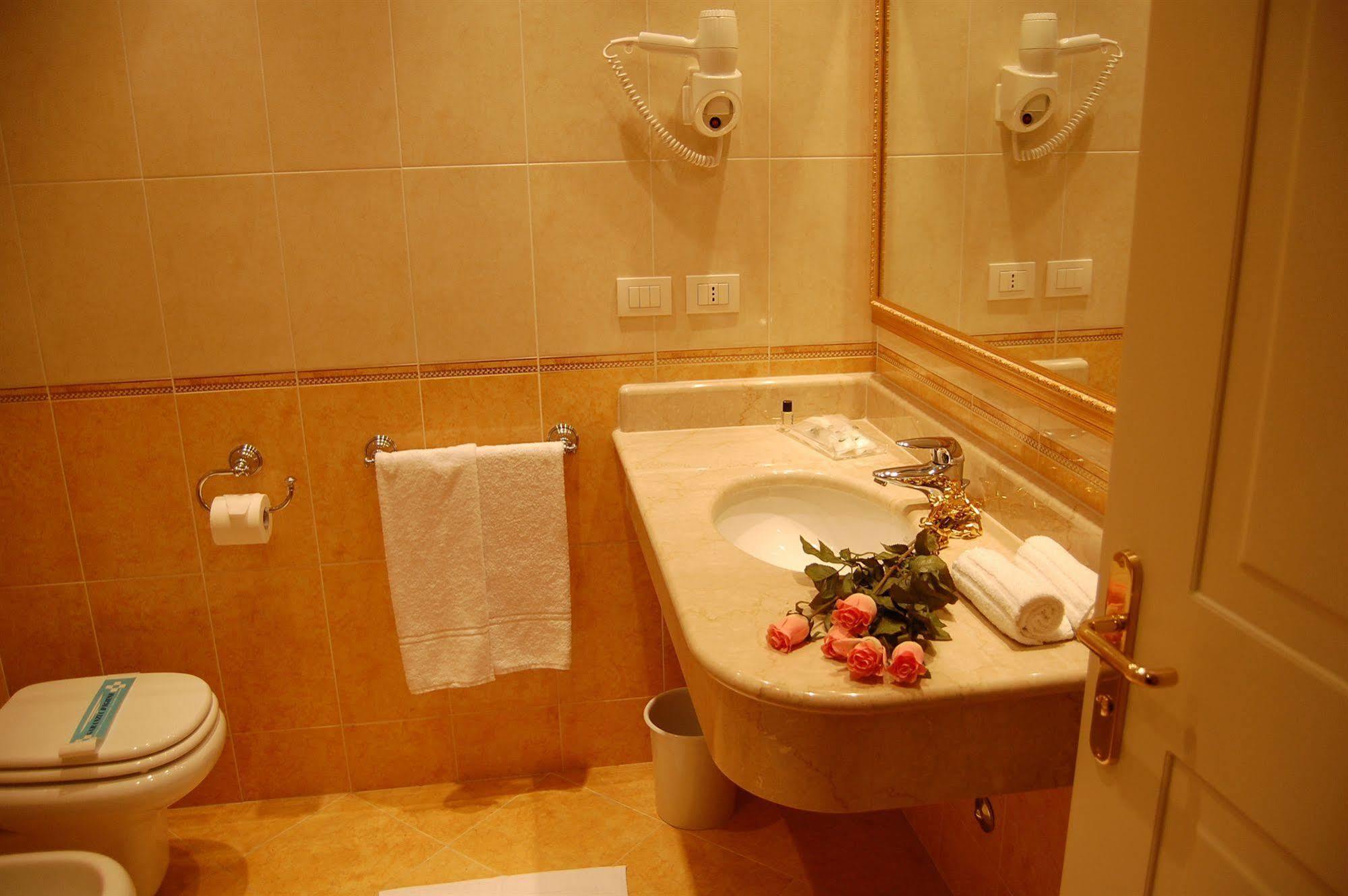 Hotel Motel Gold Calcinate المظهر الخارجي الصورة