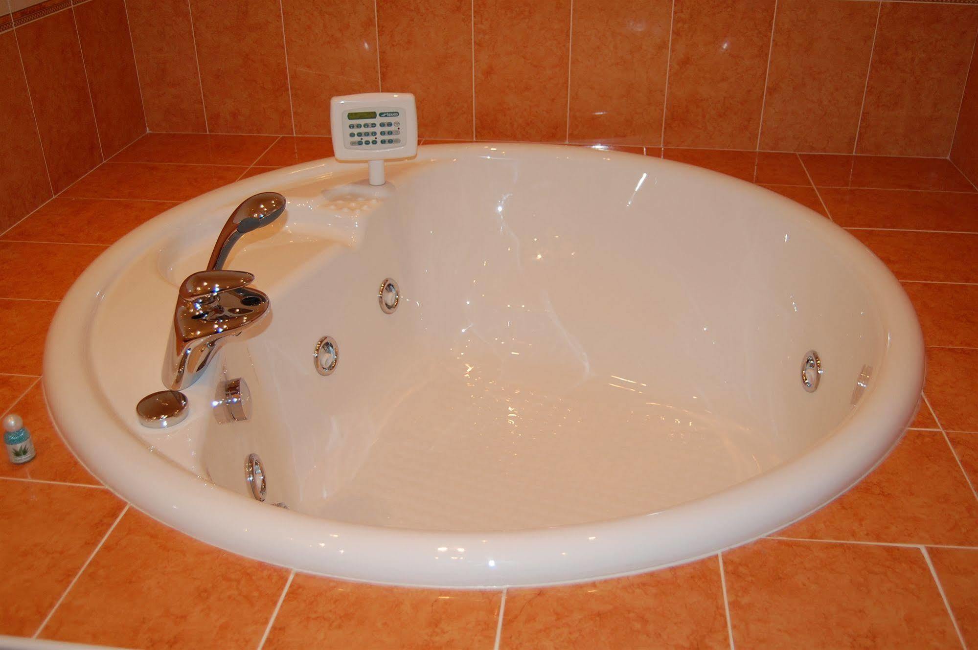 Hotel Motel Gold Calcinate المظهر الخارجي الصورة